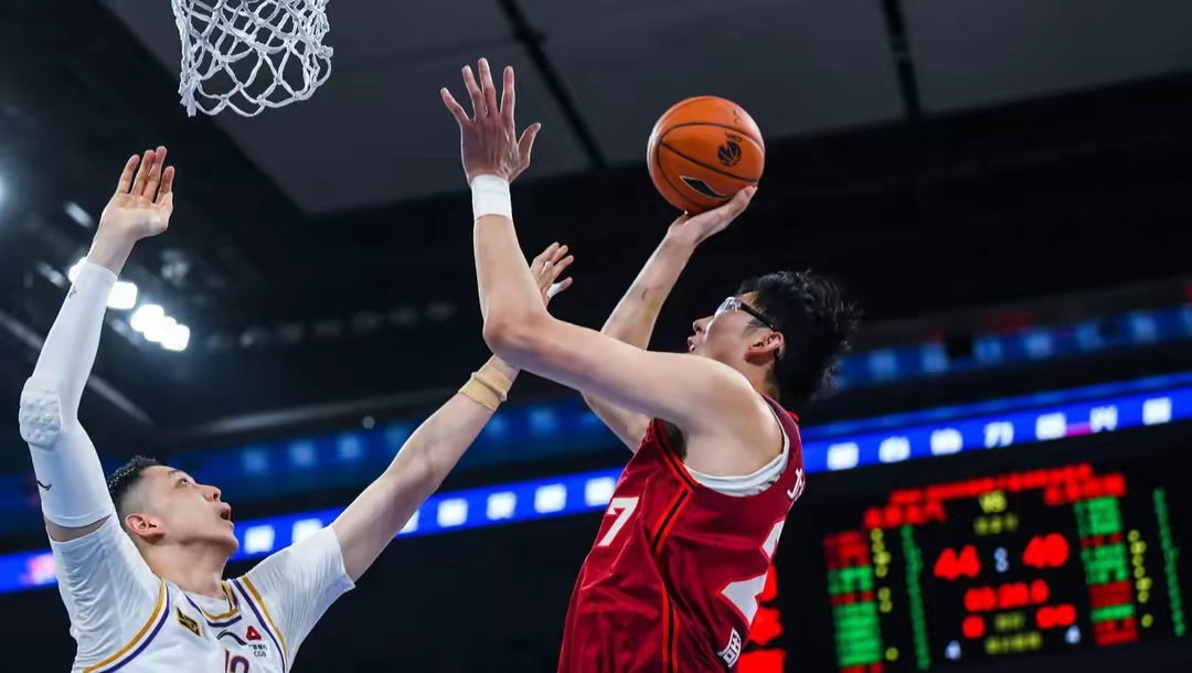 关于NBA总决赛倒计时，广州队转会期绝杀压哨，细节引发关注，态度坚定，年轻球员得到机会的信息