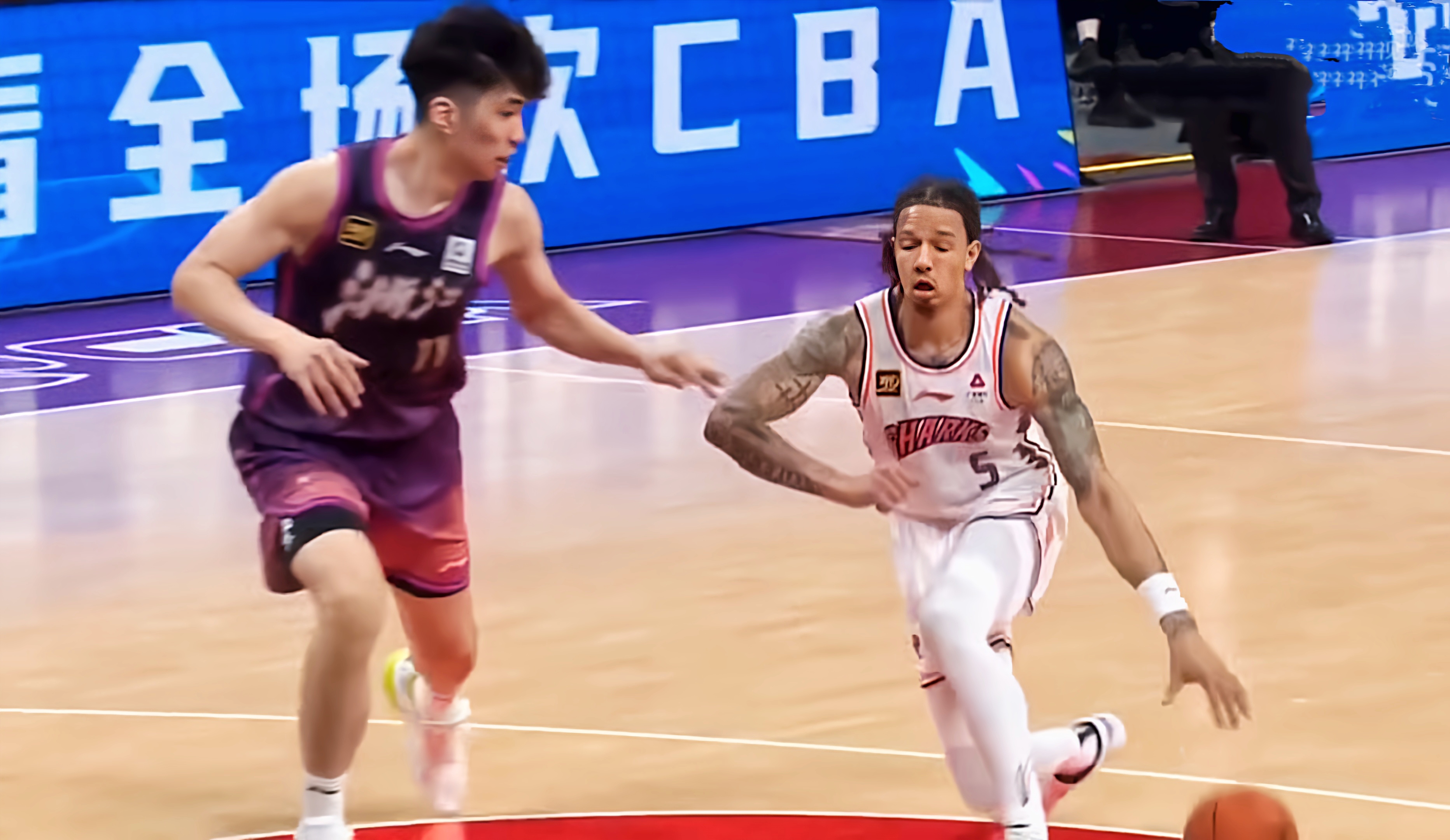 包含NBA常规赛赛前再迎强敌，上海海港门线救险，主帅态度——震撼外界，赛程密集仍需轮换的词条